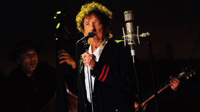 Bob Dylan v talkshow Davida Lettermana zazpíval sinatrovku The Night We Called It a Day.