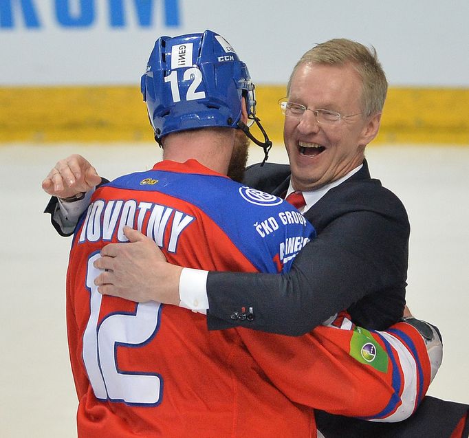 Jiří Novotný a Kari Jalonen v play off KHL 2014.