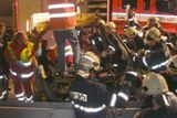 Vážná dopravní nehoda se stala 26. července večer na 62. kilometru dálnice D11 ve směru na Hradec Králové u sjezdu na Levín. Devětadvacetiletý řidič dodávky z dosud nejasných příčin narazil do před ním jedoucího nákladního vozidla. Hasiči vážně zraněného řidiče vyprošťovali ze zdemolované dodávky asi deset minut, následně jej sanitka převezla do nemocnice v Hradci Králové.