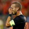 Nizozemský kapitán Wesley Sneijder skrývá obličej po přátelském zápase v Belgii