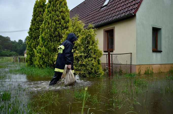 Záplavy v obci Višňová.