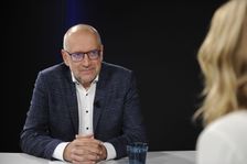 Kdo může za to, že se vaše dítě nedostalo na školu? Velký rozhovor s ministrem Bekem