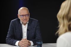 Kdo může za to, že se vaše dítě nedostalo na školu? Velký rozhovor s ministrem Bekem