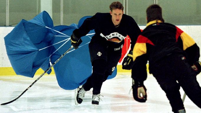 Pavel Bure při tréninku Vancouveru Canucks (1996)