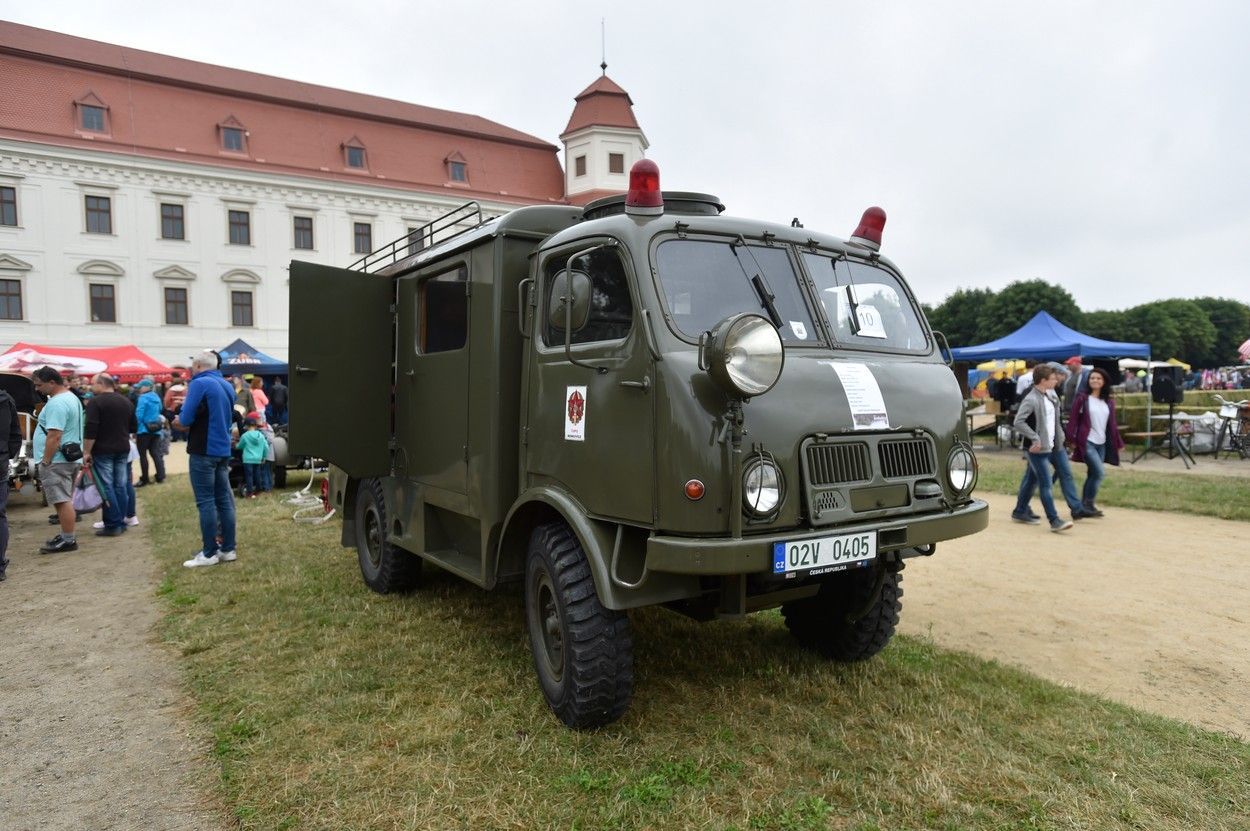 Tatra 805