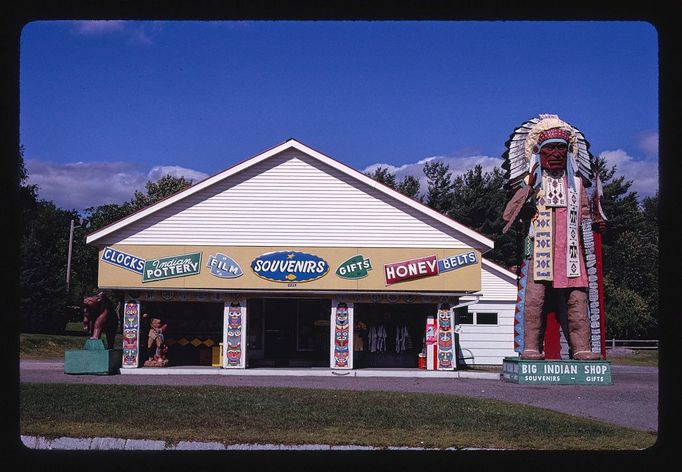 John Margolies: fotografie ze série Roadside America - reklamní poutače u silnic na americkém venkově v 70. až 90. letech