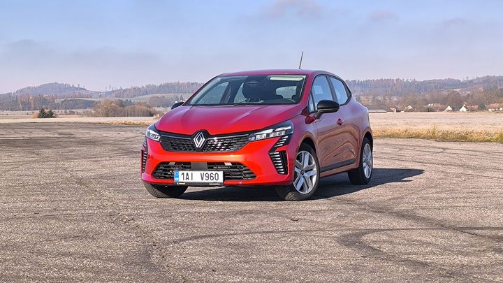 Skvělá výbava pod 400 tisíc? Páté Clio se loučí verzí šitou Čechům na míru