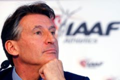 Šéf IAAF Coe má problém. Podle BBC mu k vrcholné funkci dopomohl člověk, kterého hledá Interpol