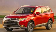 Mitsubishi Outlander - Tento Japonec se nabízí s kabinou pro pět i pro sedm cestujících. Záladní objem kufru je 591 litrů. Jezdit může s benzinovým motorem Mivec a naftovým 2.2 DI-D ve dvou výkonnostních verzích. Na výběr je pohon 4x4 i pouze předních kol. Základní cena: 608 450 Kč.