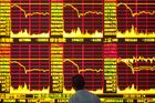 Propad čínských akcií táhne dolů burzy po celém světě