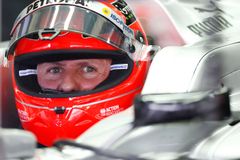 Schumacher je podle francouzského tisku hospitalizován v pařížské nemocnici