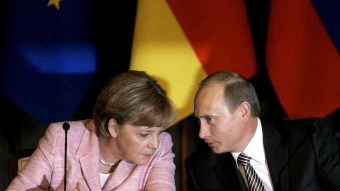 Kancléřka Merkelová a prezident Putin po krachu summitu v Samaře
