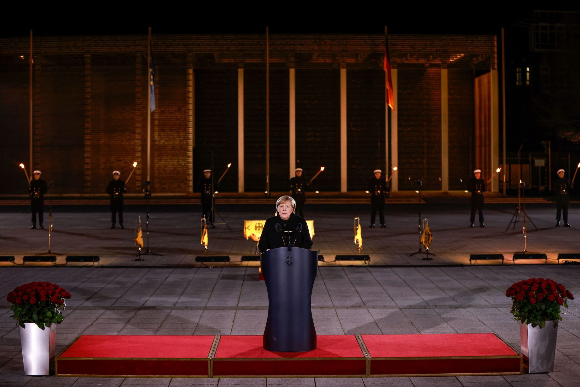 merkel, německo, rozloučení, berlín, vojenská přehlídka, kancléřka