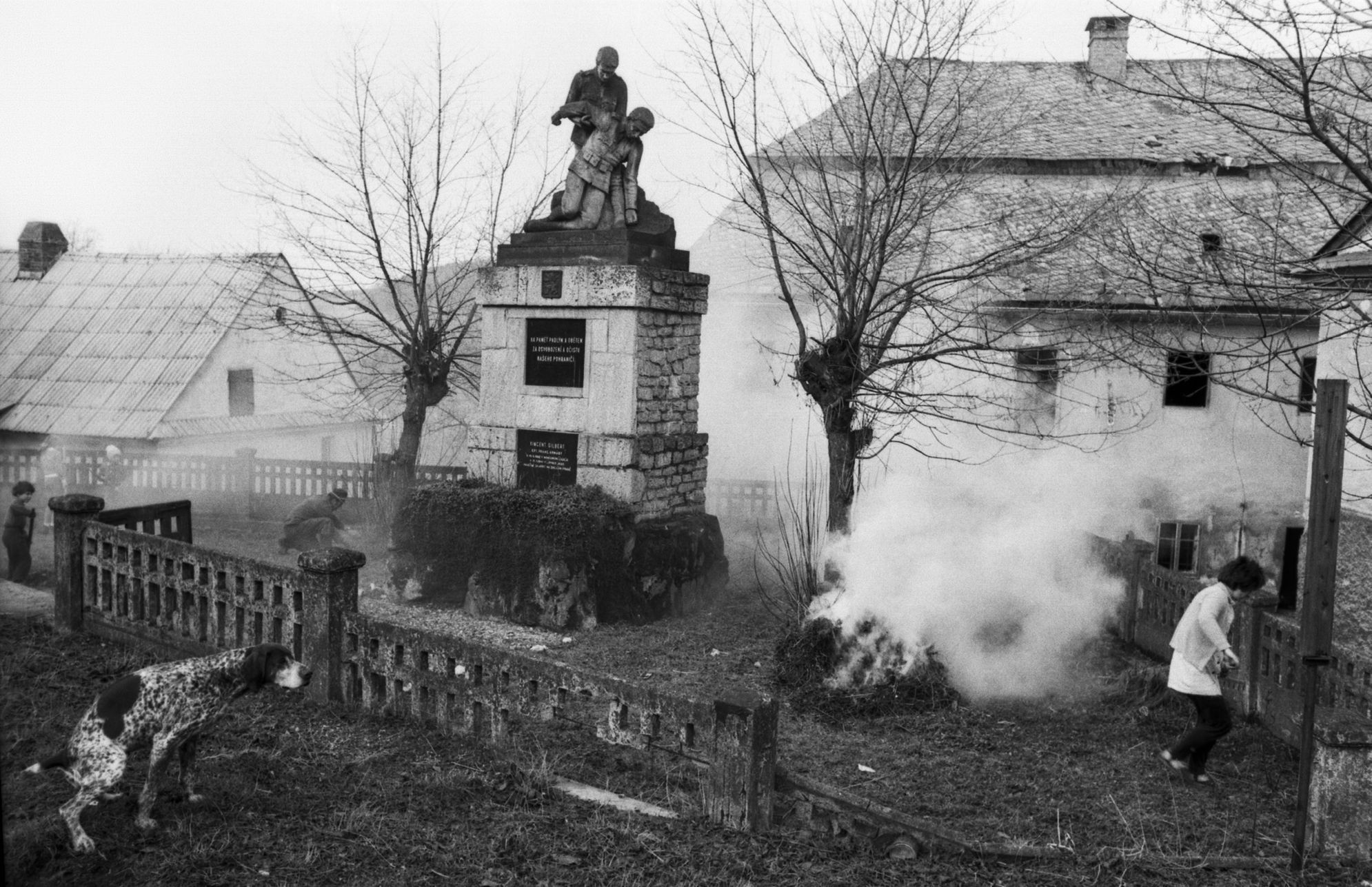 Jedinečné snímky z vesnic z let 1965 až 1990. Jindřich Štreit vydává