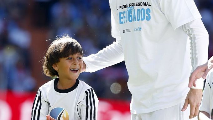 Cristiano Ronaldo se sedmiletým Zaidem, synem syrského uprchlíka Osamy Abdula Mohsena.