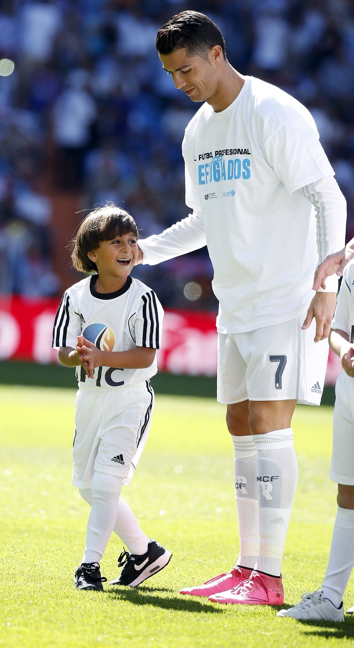 Cristiano Ronaldo se sedmiletým Zaidem, synem syrského uprchlíka Osamy Abdula Mohsena.