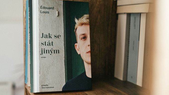 Édouard Louis v Praze představí svůj nejnovější román Jak se stát jiným. Do češtiny ho přeložila Sára Vybíralová.