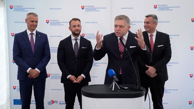 „Šli jste proti nám jako krvelační bastardi.“ Fico se drsně pustil do slovenských novinářů.