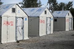 Migranti podpálili zařízení v uprchlickém táboře na řeckém Chiosu