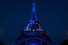 Francie chce napřesrok snížit výdaje o 14 miliard eur