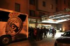 Real Madrid v Plzni před utkáním Ligy mistrů, klubový autobus