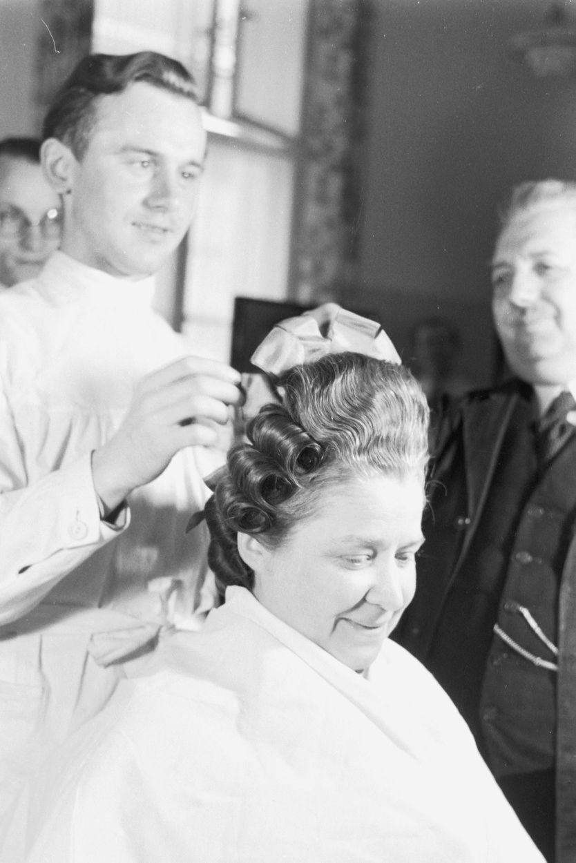 Jednorázové užití / Fotogalerie / Před 115 lety kadeřník Karl Ludwig Nessler vynalezl trvalou ondulaci vlasů