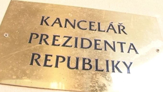 Prezident podle zprávy přihlédl k tomu, že se za Kadlecovou zaručilo mnoho žadatelů.