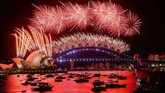 Jeden z prvních ohňostrojů na uvítání roku 2022 proběhl v Sydney