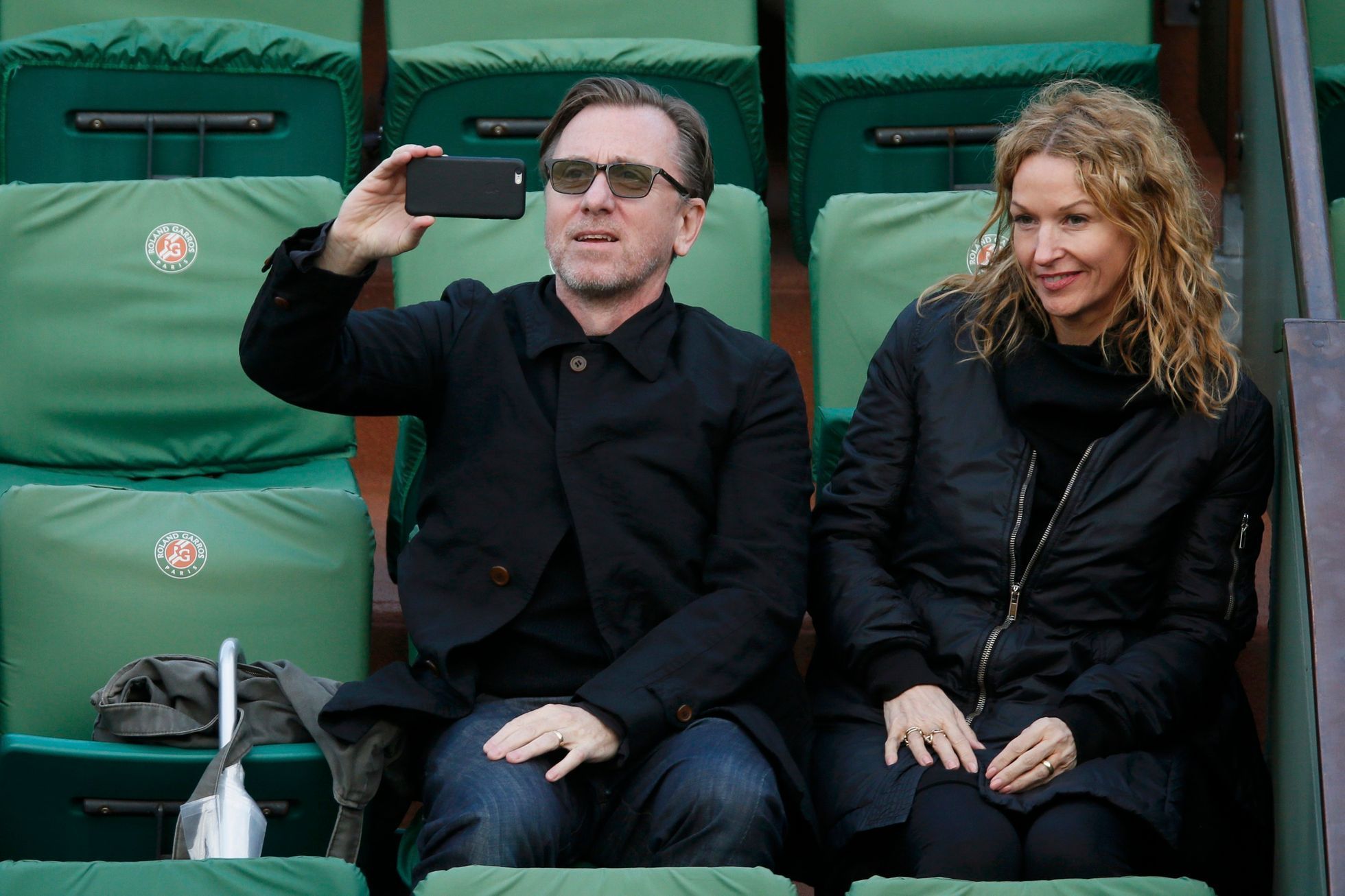 Roland Garros 2016: Herec Tim Roth s manželkou Nikki Butler