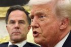 Trump uvalil masivní sankce na ruskou ropu. Expert říká, jak to ovlivní ceny benzinu