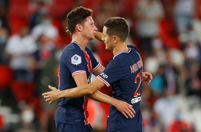 Dohrávka 1. kola francouzské ligy 2020/21, PSG - Mety: Julian Draxler a Ander Herrera slaví jediný gól PSG.