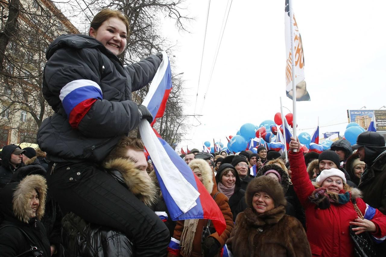 V Moskvě demonstrují desetitisíce Putinových přívrženců