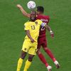 Enner Valencia a Búalim Chúchí v zápase MS 2022 Katar - Ekvádor