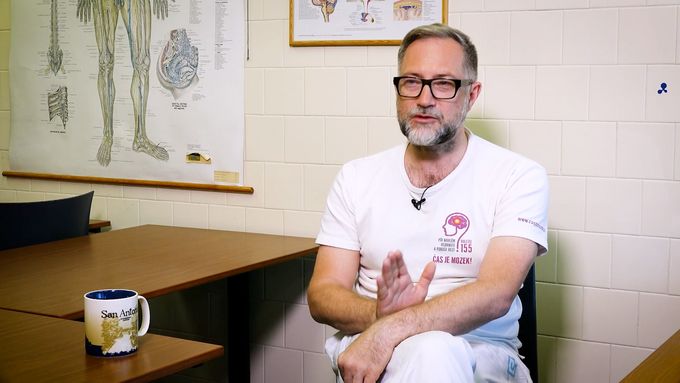 První příznaky - neurolog Aleš Tomek o cévní mozkové příhodě
