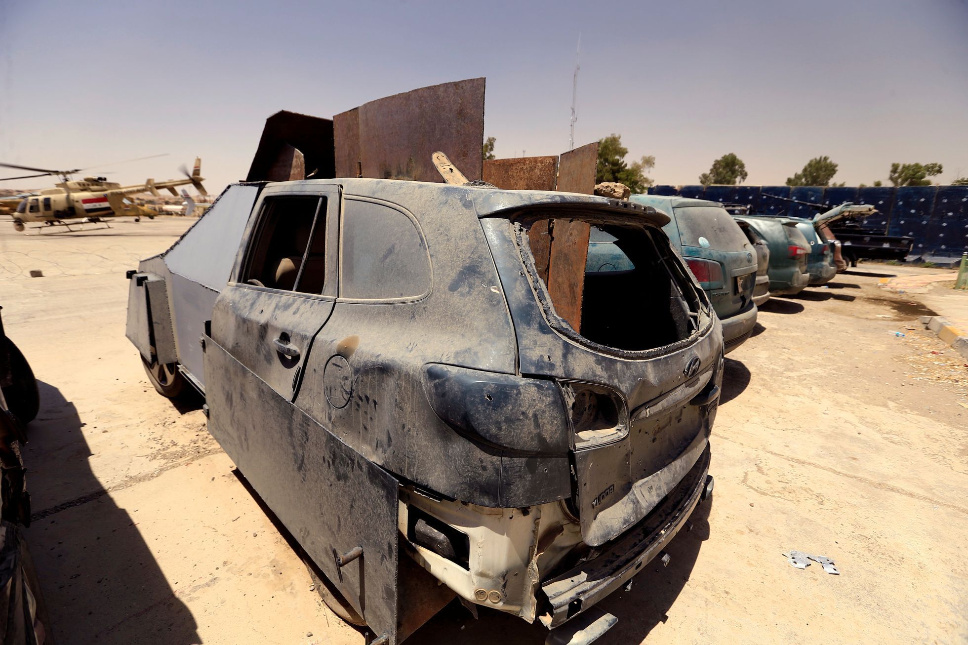 Sebevražedná auta jako z Šíleného Maxe. Největší chlouby Islámského státu