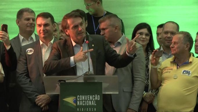 Populista, který uráží ženy. To je kandidát na brazilského prezidenta Jair Bolsonaro