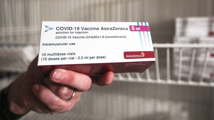 Není se čeho bát. "Nechtěná" AstraZeneca pomáhá i seniorům, potvrzují nová data
