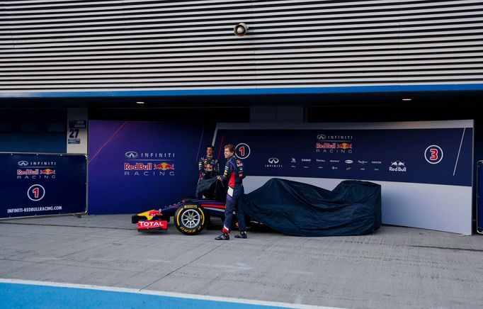 Sebastian Vettel a Daniel Ricciardo představují nový Red Bull RB10