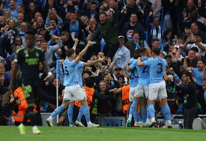 Radost fotbalistů Manchesteru City po gólu v odvetě semifinále Ligy mistrů.