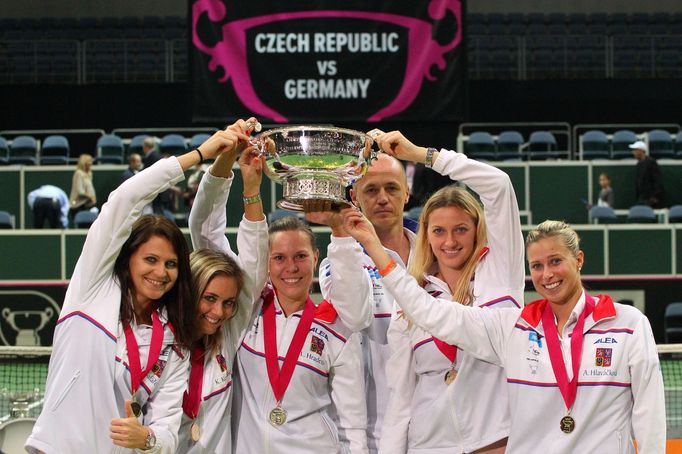 Finále Fed Cupu 2014: Český tým slaví triumf