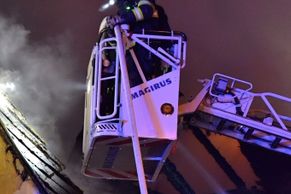 Hasiči na Liberecku zasahovali při nočním požáru rodinného domu, škoda je půl milionu