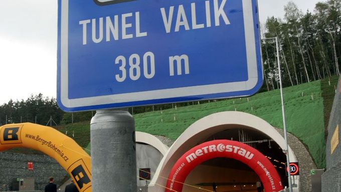 Jak se křtil první český dálniční tunel