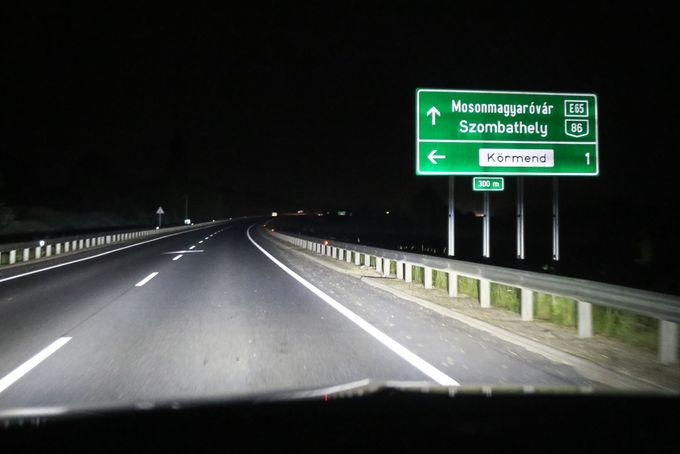 Při cestě v Maďarsku se držíme na silnicích do města Szombathely. Po nich se jede krásně, zvlášť ve srovnání s nekonečnými vesnicemi v Chorvatsku.