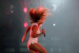 9. Beyoncé 53 milionů dolarů). Po roční absenci a narození Baby Blue Ivy je Beyoncé zpět. Zpívá staré hity, zastupuje také další a další značky včetně Pepsi a H & M.