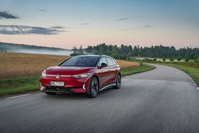 Tohle bude elektromobil českého chalupáře. VW ID.7 Tourer nabízí víc než velký kufr