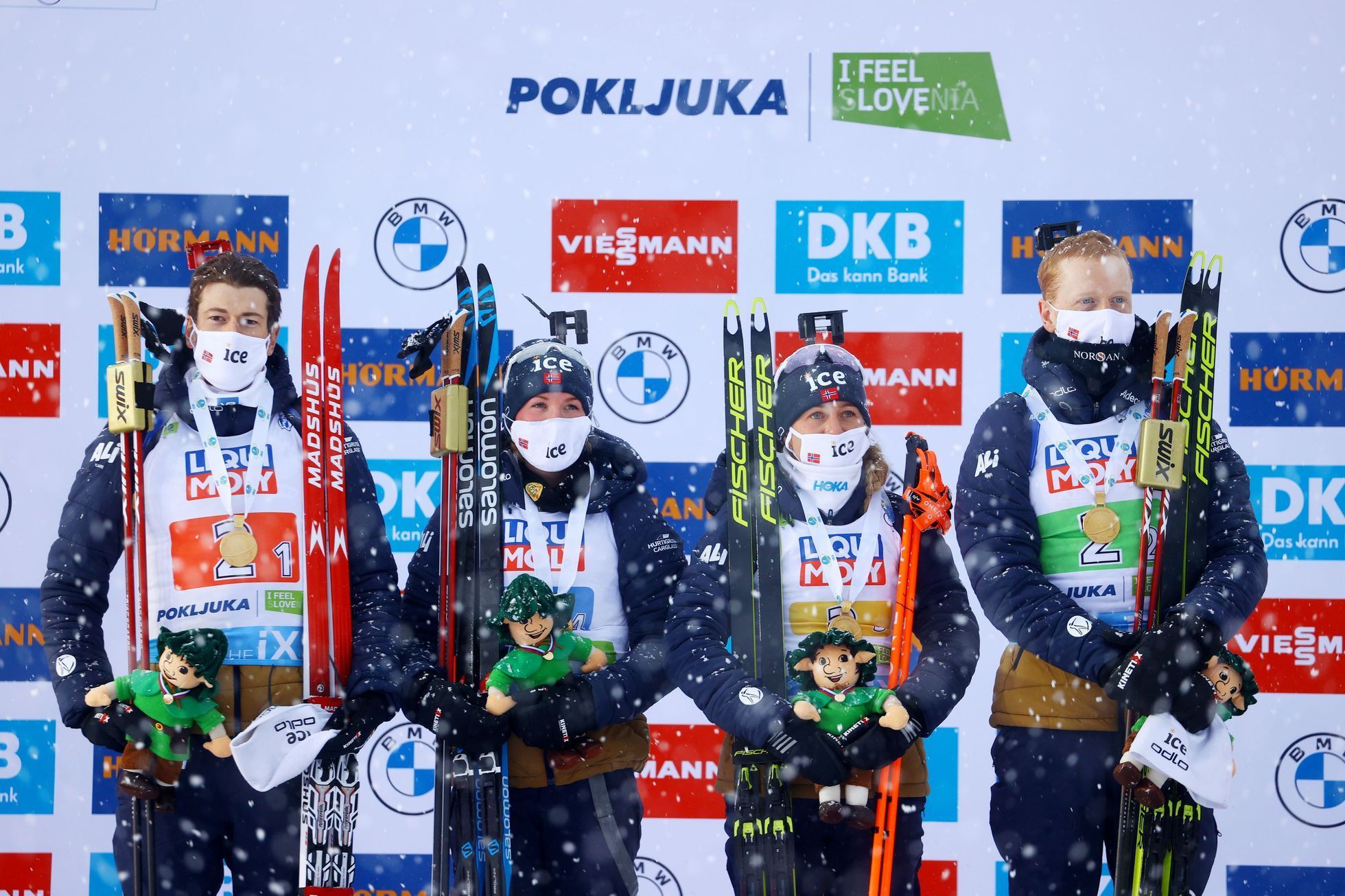 Zlatí Norové Sturla Holm Laegreid, Johannes Thingnes Bö, Tiril Eckhoffová a Marte Olsbuová Röiselandová ve smíšené štafetě.