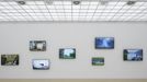 Instalace výstavy Pojď blíž: Bienále Ve věci umění / Matter of Art 2020 v Galerii hl. m. Prahy v Městské knihovně.