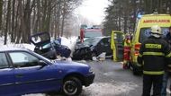 Třetí vozidlo sjelo do příkopu, když se snažilo srážce vyhnout.