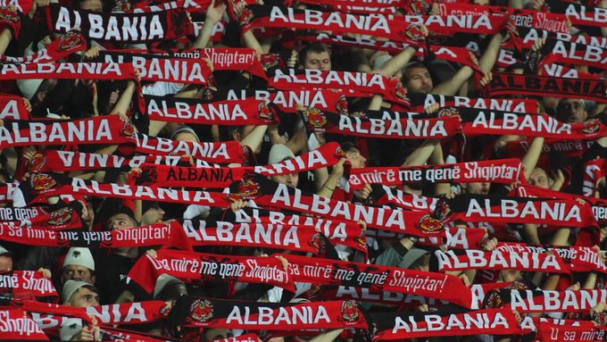 Albánští fanoušci jásají, fotbalisté jsou na Euru.
