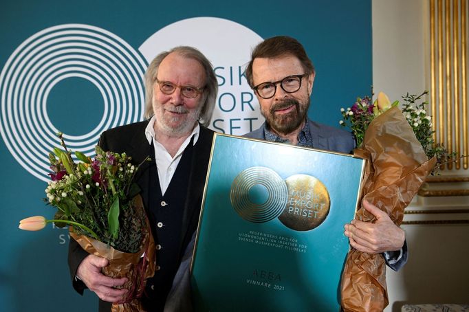 Benny Andersson a Bjorn Ulvaeus ze skupiny ABBA s cenou švédských exportérů. V roce 2022 jim ji udělilo tamní ministerstvo zahraniačí.
